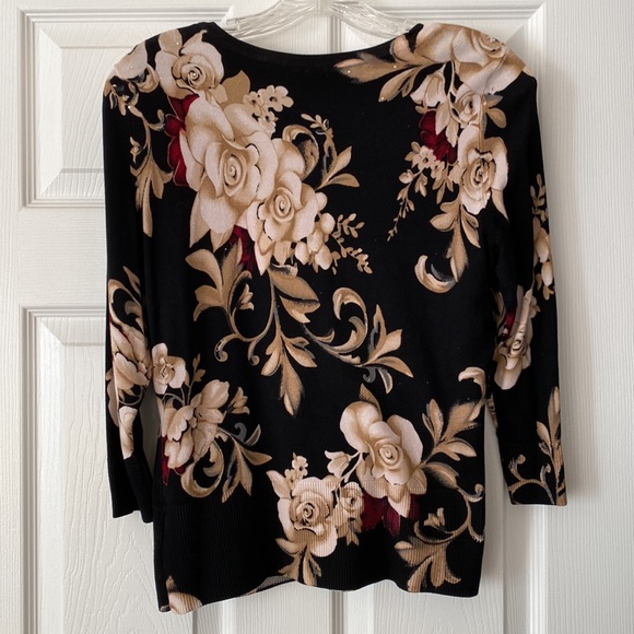 This is an elegant White House Black Market cardigan. - Picture 6 of 12